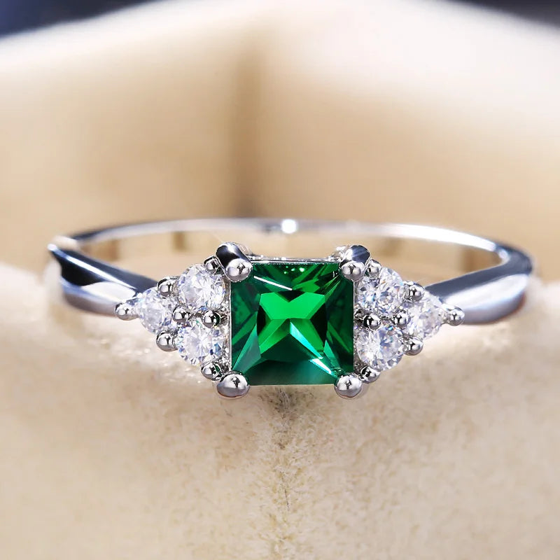 Huitan Simple Minimalist Style Finger Rings Modest Design With Cute Green Cubic Zircon Stone Proposal Engagement Rings For Girl