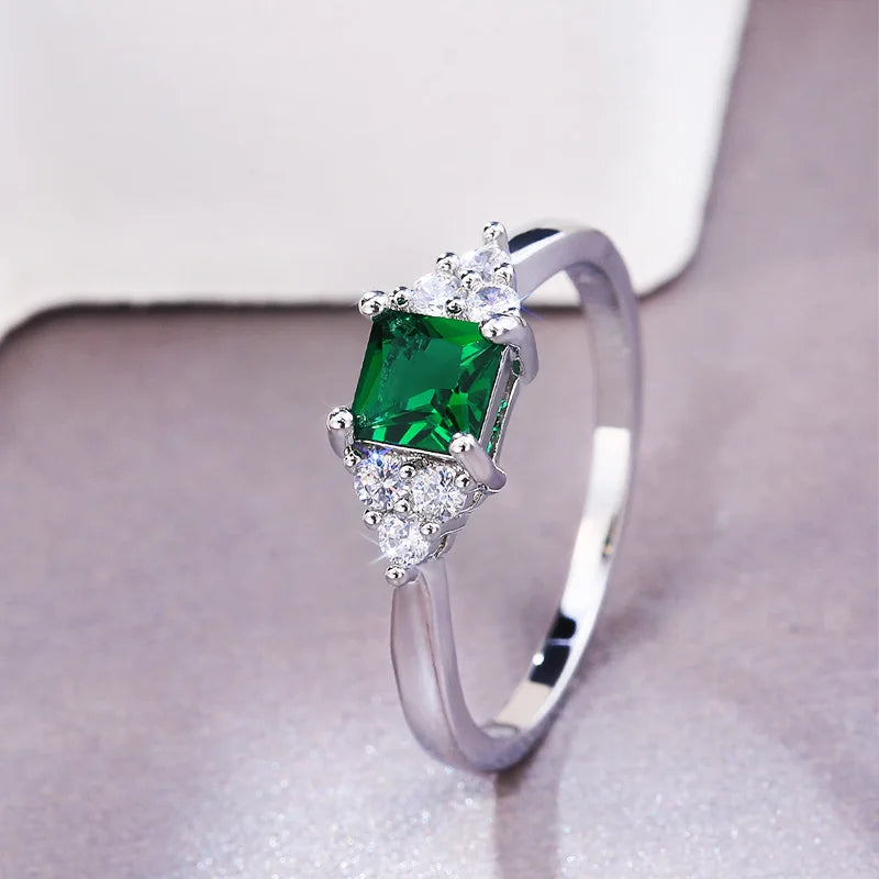 Huitan Simple Minimalist Style Finger Rings Modest Design With Cute Green Cubic Zircon Stone Proposal Engagement Rings For Girl