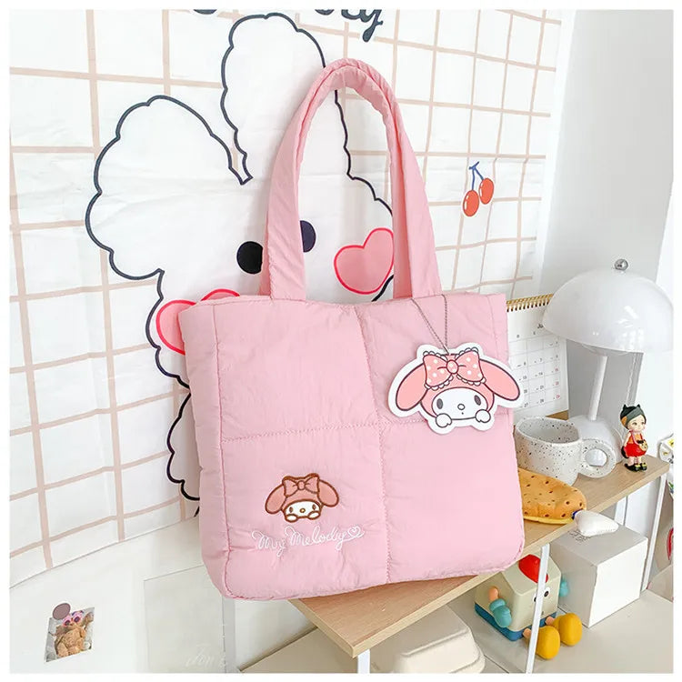 2024 Nouveau sac à main Sanrio Dessin animé mignon en tissu Kuromi Sac fourre-tout à bandoulière Pacha Dog Sac de papeterie mignon Sac à main de grande capacité