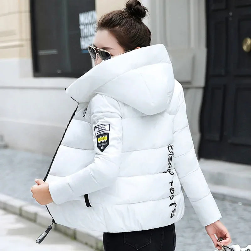 2025 Nouvelles Parkas D'hiver Femmes Veste À Capuche Épaisse Chaude Veste Courte Coton Rembourré Parka Manteau De Base Femme Vêtements D'extérieur 5XL