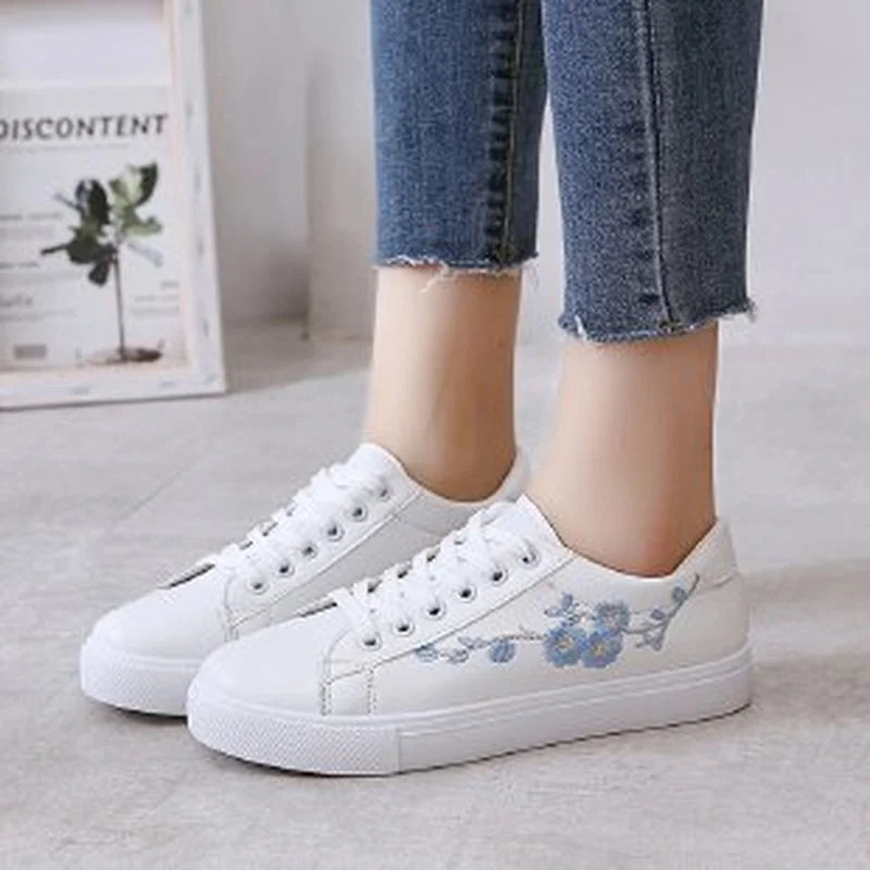 Shoes 2023 Women Running Spring Autumn Fashion White Breathable Embroidered Flower Lace-Up Casual Sneakers Zapatos De Mujer