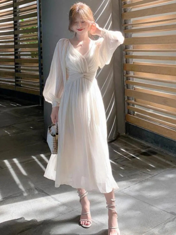 Robe blanche plissée à col en V élégante vintage pour femme, tenue d'été bohème de haute qualité, tenue de fête, manches lanternes, robe de princesse féerique