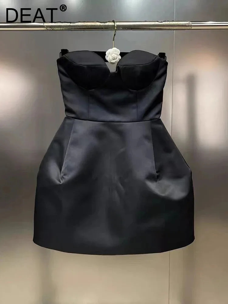 DEAT Nouvelle Robe Bustier Couleur Unie Tendance Femme 2025 Mode Été Sans Manches Épaules Dénudées Robes Courtes Femme