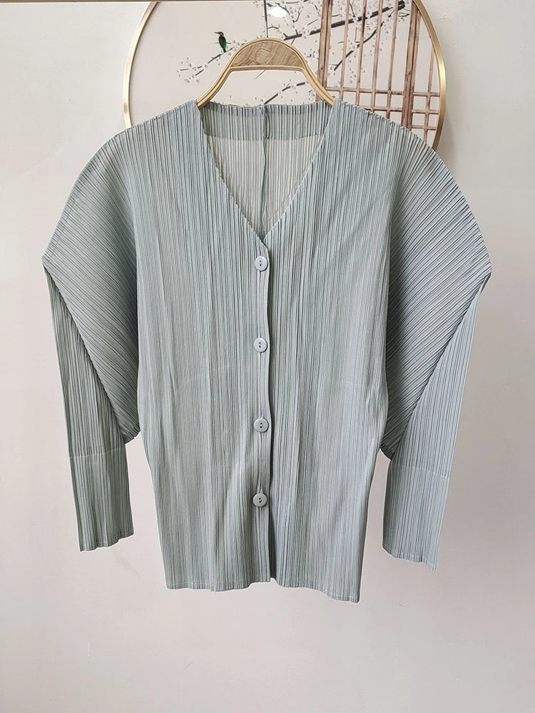 GVUW Pleated V Neck Shirt Women Solid Color Casual Full Sleeve New 2025 Single Breasted Versatile Female Clothing 17G7048