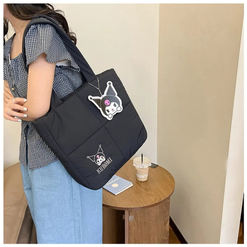 2024 Nouveau sac à main Sanrio Dessin animé mignon en tissu Kuromi Sac fourre-tout à bandoulière Pacha Dog Sac de papeterie mignon Sac à main de grande capacité