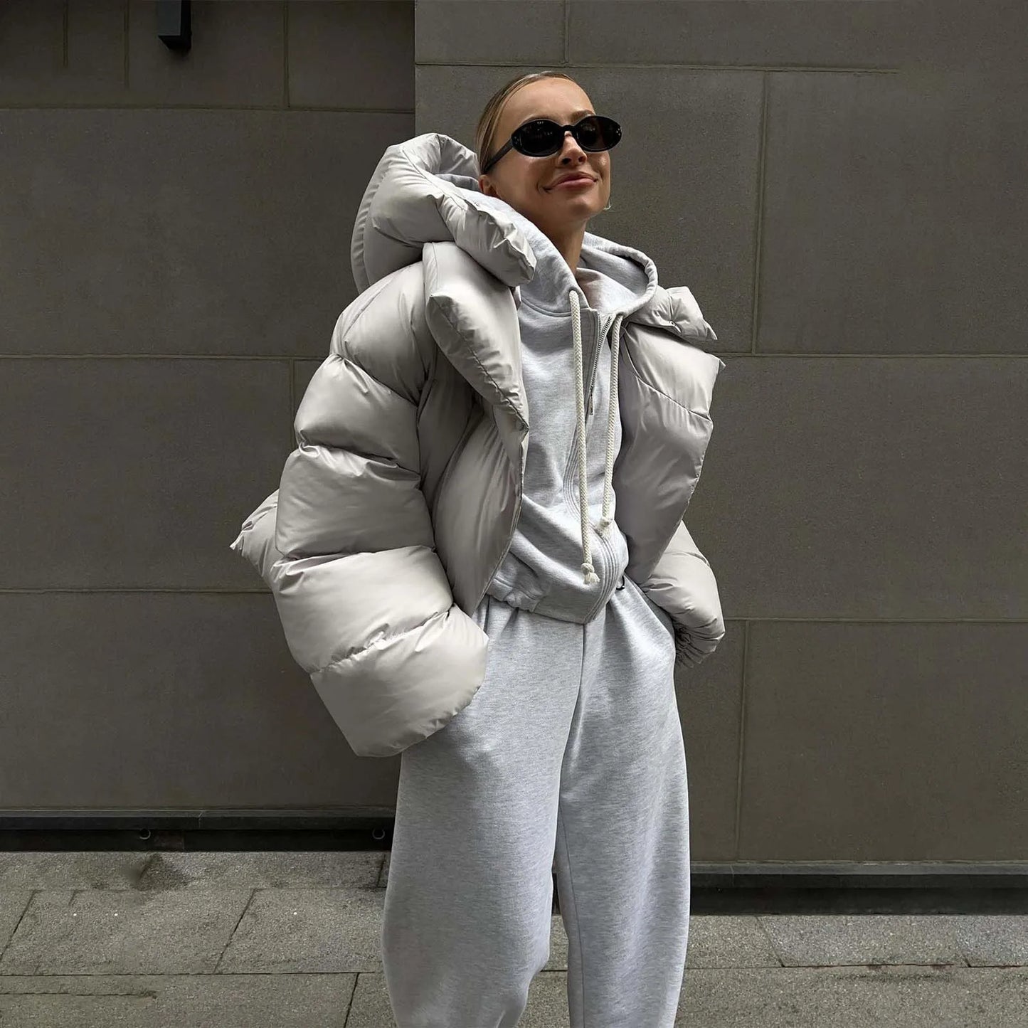 Veste matelassée d'hiver pour femme, parka épaisse et chaude, veste courte à capuche, en coton solide, rembourrée, vêtements d'extérieur